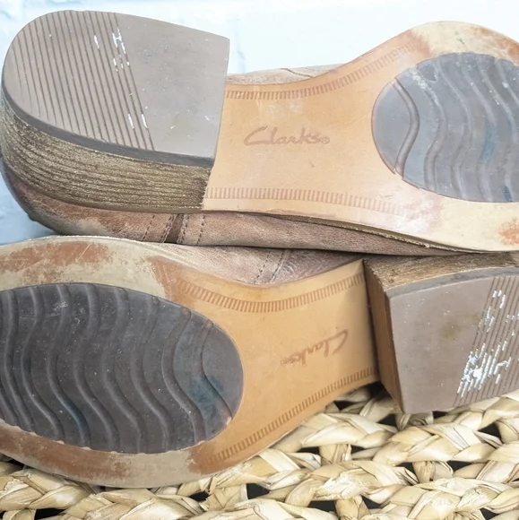 Clarks - Picture 3 of 5